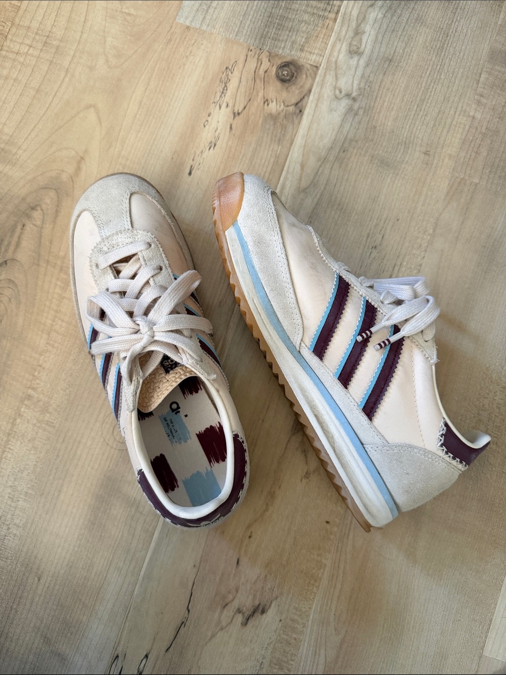 adidas men’s Cream Sneakers with Burgundy and Light Blue Stripes